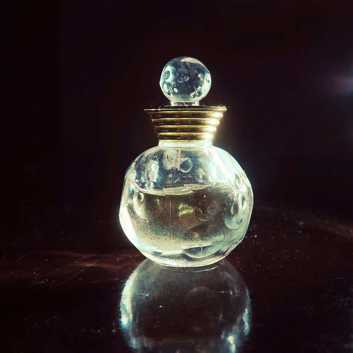 Flacon de Grain de Café 7, parfum cuir, photographié sur fond neutre